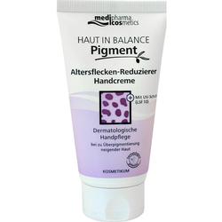 Eine Tube Handcreme mit UV-Schutz gegen Altersflecken.